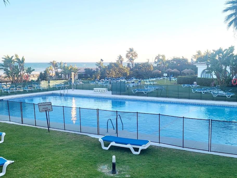 Casita Junto Al Mar En El Puerto De Cabopino Villa Marbella Luaran gambar