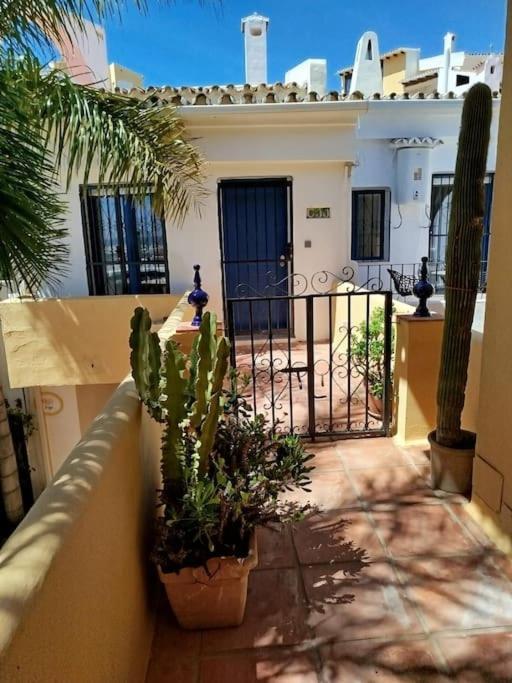 Casita Junto Al Mar En El Puerto De Cabopino Villa Marbella Luaran gambar